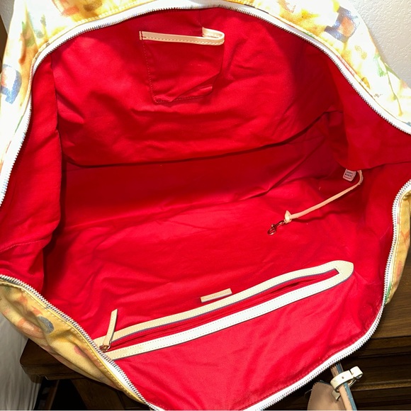 Dooney & Bourke Vintage travel bag. - Picture 2 of 16